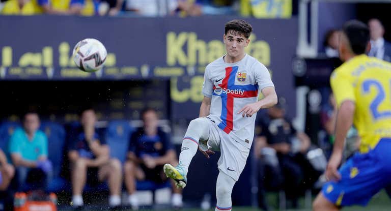 Gavi se gradúa en la escuela de Xavi