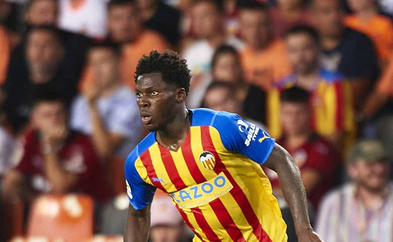 Vienen curvas en el mercado de fichajes: diez futbolistas con mucho escaparate en Catar