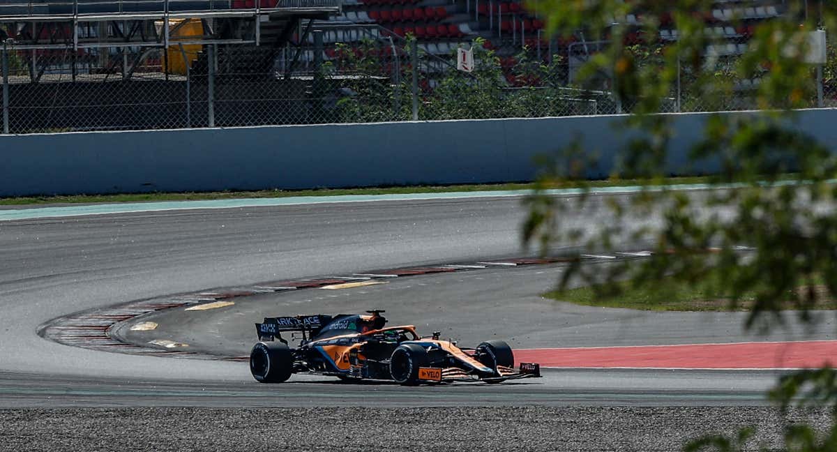 Patricio O'Ward, en un test con McLaren F1 en Barcelona.