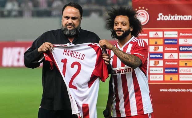 Marinakis con Marcelo tras el fichaje del brasileño.  getty