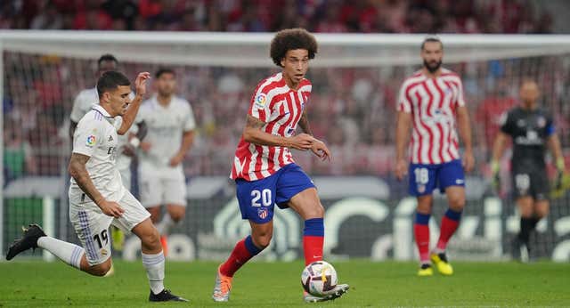 La foto de Simeone: cinco defensas parecen, cuatro no son