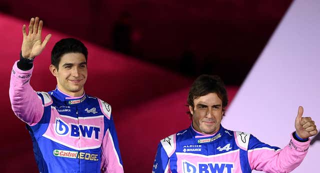 Fernando Alonso domina las clasificaciones de F1 ante Ocon