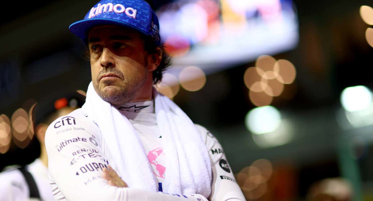 Fernando Alonso, tras abandonar el GP de Singapur. /GETTY