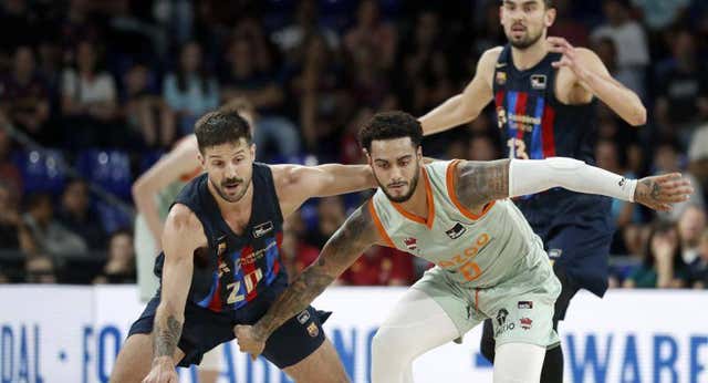 El Barça estrena victoria remontando a Baskonia