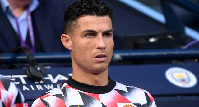 Ten Hag no sacó a Cristiano en el derbi “por respeto a su carrera”