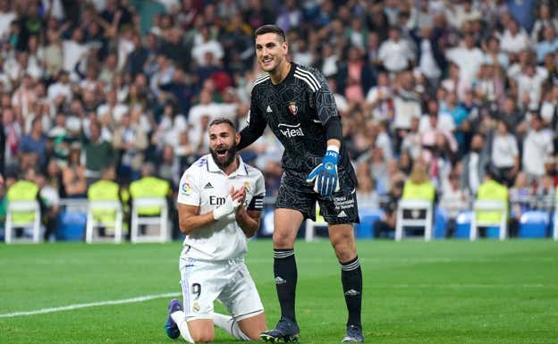 Benzema no se lo creía, Sergio Herrera sonreía.  GETTY