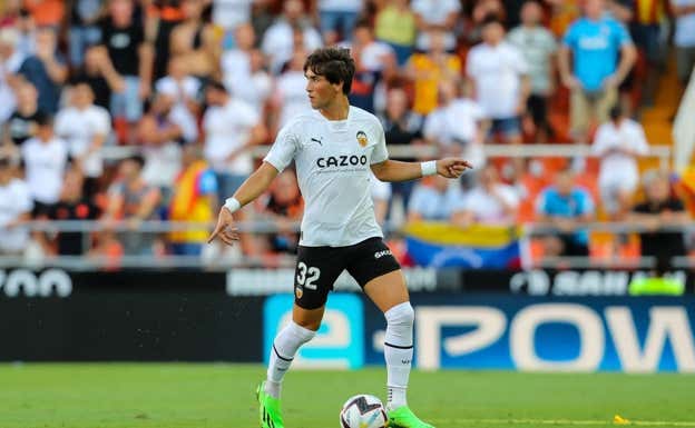Jesús Vázquez en un partido con el Valencia esta campaña.  Getty