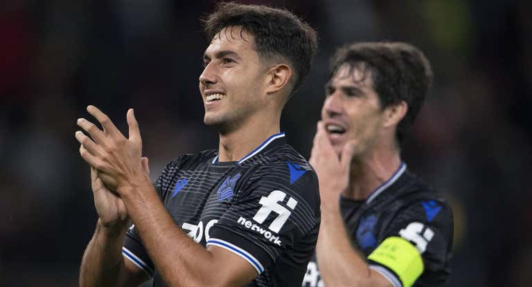 Zubimendi agradece el apoyo de la afición tras vencer en Old Trafford.