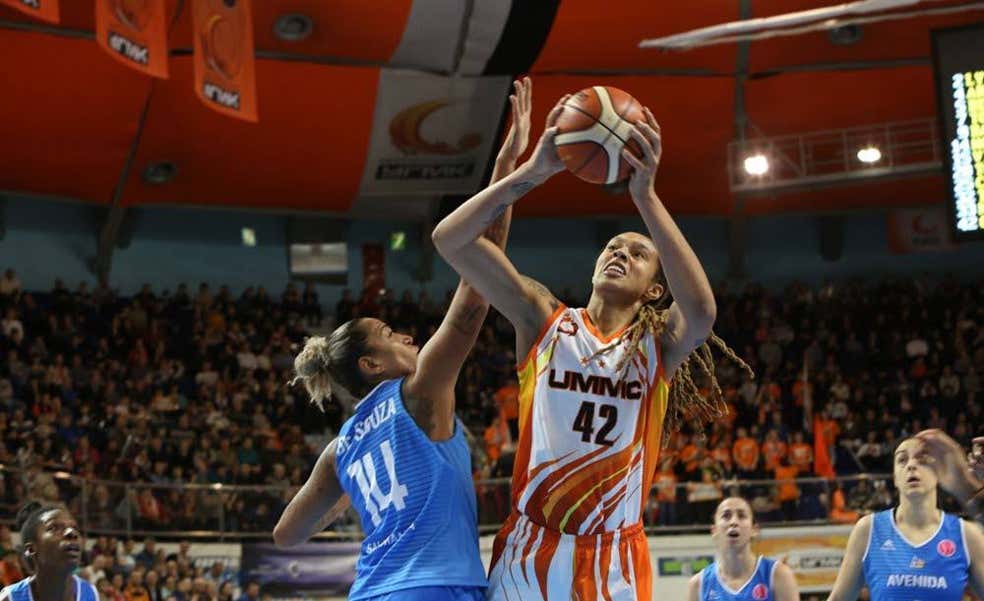 La mujer de Brittney Griner avisa: «Tiene miedo de que la dejen y la olviden en Rusia»