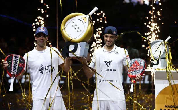 Juan Lebrón y Ale Galán celebran su triunfo en el Madrid Premier Padel. GETTY