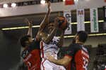 Las camisetas de baloncesto con mangas en la ACB: ¿Moda o necesidad?