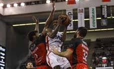 Las camisetas de baloncesto con mangas en la ACB: ¿Moda o necesidad?