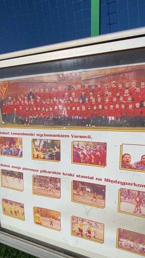 Cartel dedicado a Lewandowski. RELEVO