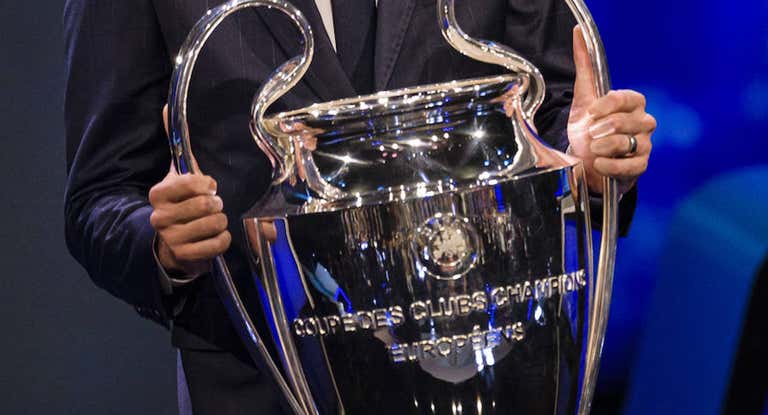 El trofeo de Champions, presentado por Altintop.