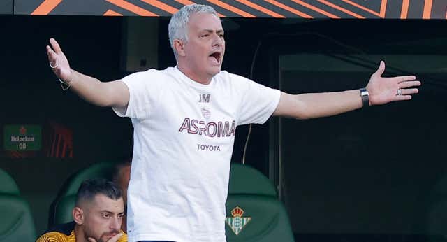 Mourinho sobre la Europa League: «Van a llegar los tiburones fracasados de la Champions»