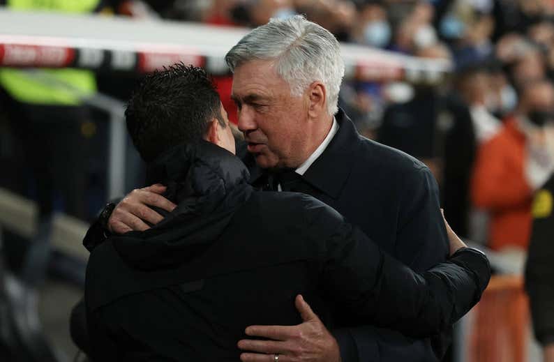 Los onces del Clásico: Ancelotti lo tiene más claro que Xavi