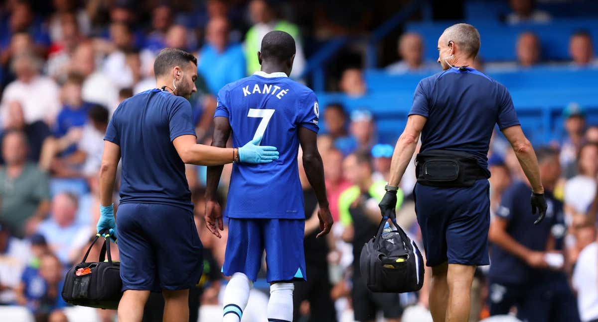 Kanté se retira lesionado en su último partido disputado el pasado mes de agosto |