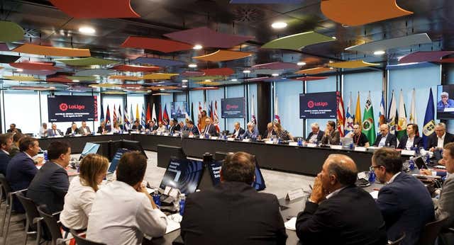 El fútbol se rebela: los clubes se sientan con el ministro hoy