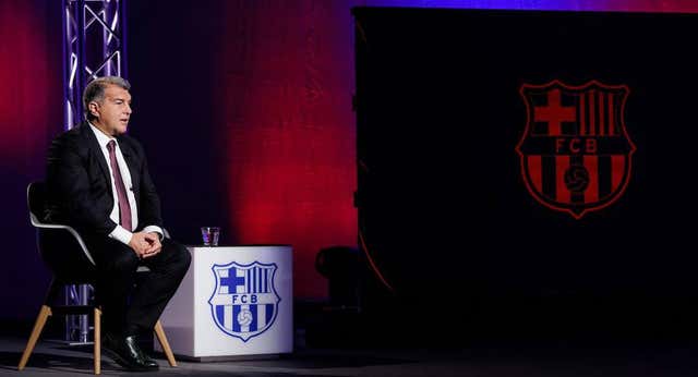 Laporta da la cara y habla de todo: la charla con Xavi, el Clásico y los posibles fichajes en invierno