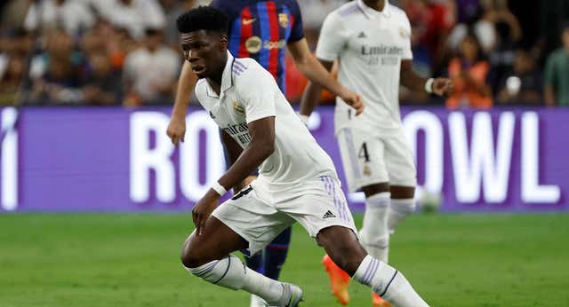 Cristiano pide calma al Camp Nou: la imagen que caló en Tchouameni