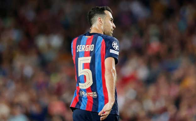 Sergio Busquets se vio desbordado ante el Inter.  GETTY