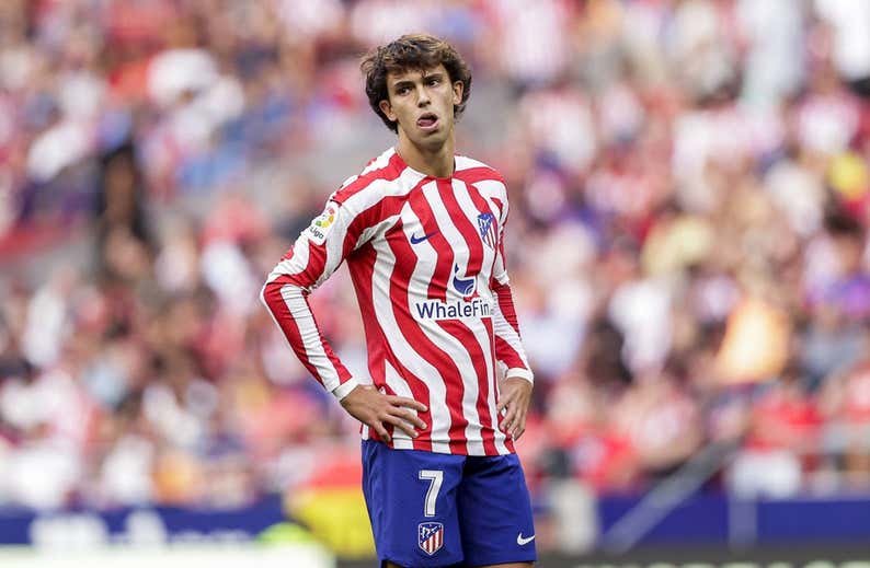 Al fútbol se juega con la cabeza