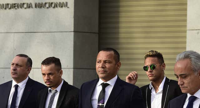 Neymar se enfrenta a una condena de cárcel por su fichaje con el Barça