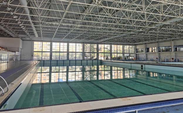 La piscina clausurada de Inacua Málaga.  ARCHIVO