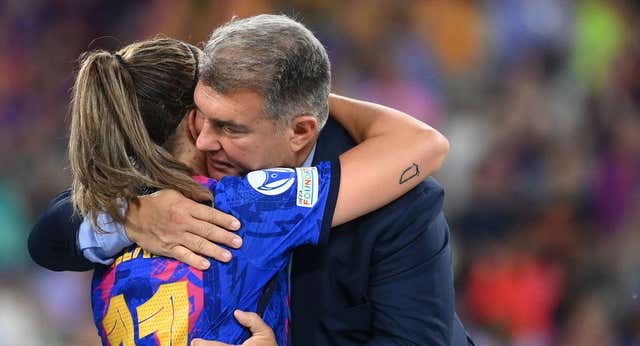 Laporta cambia de opinión y acompañará a Alexia a recibir su segundo Balón de Oro