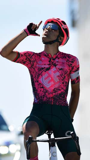 Ruben Guerreiro celebra su victoria en la Mont Ventoux Dénivelé Challenge.  GETTY IMAGES