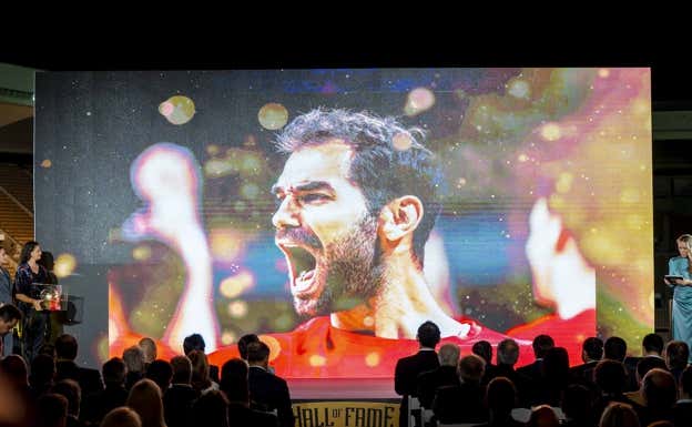 José Manuel Calderón sale en la pantalla durante la gala. FEB