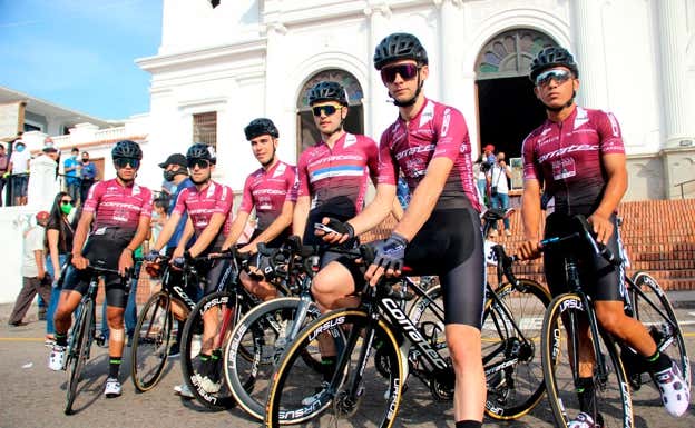Team Corratec, durante su participación en la venezolana Vuelta al Tachira.  GETTY IMAGES