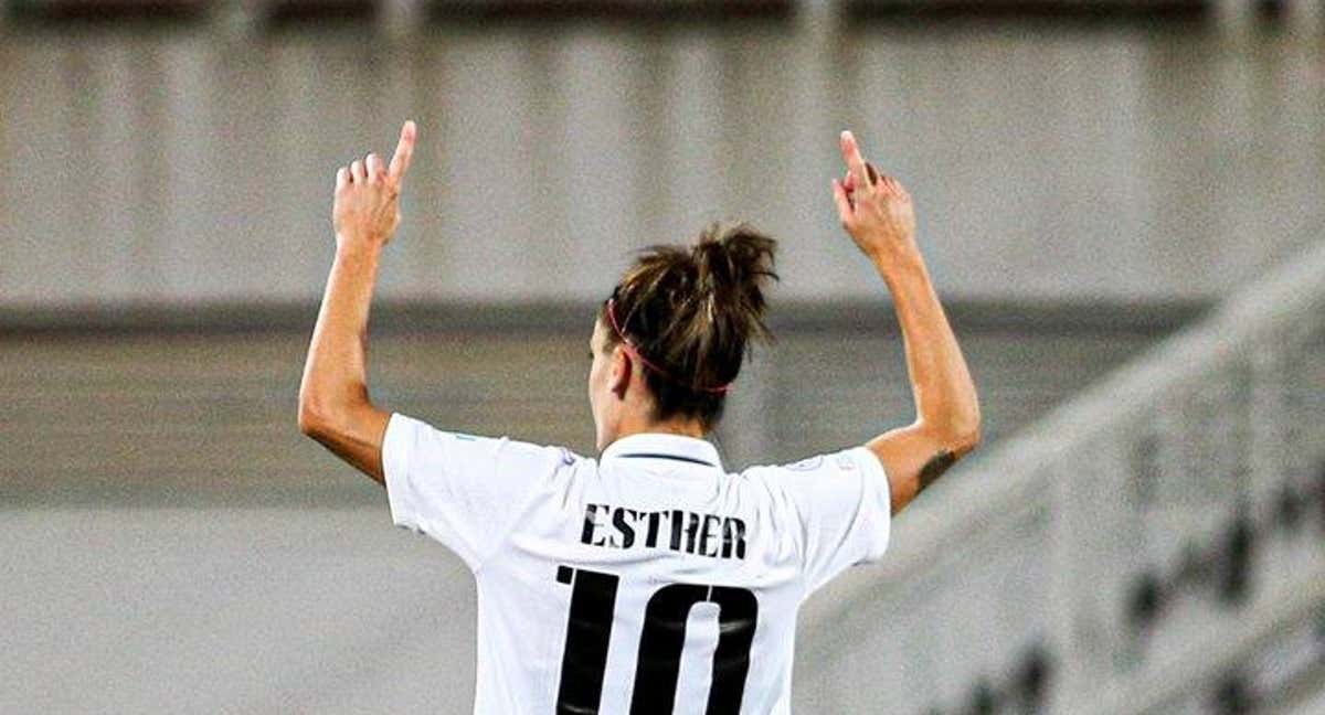 Esther, durante la victoria en Albania.