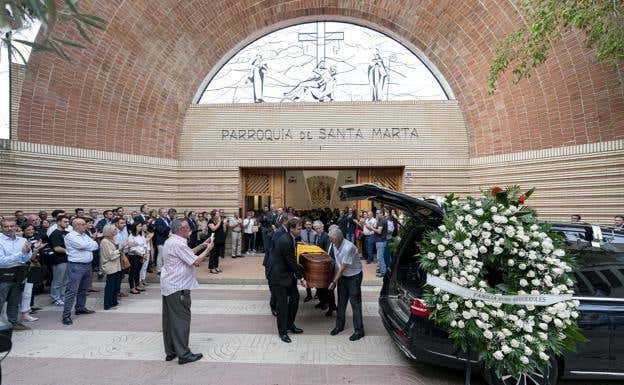 Imagen del exterior donde ha tenido lugar el funeral de José Manuel Llaneza VILLARREAL CF