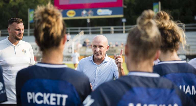 Paul Riley, el extrenador del NC Courage, durante un partido de su equipo en septiembre de 2021.