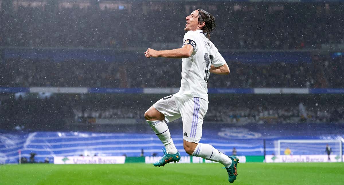 Luka Modric celebra el gol al Sevilla en el Bernabéu. /MATEO VILLALBA / QUALITY SPORT IMAGES / GETTY IMAGES