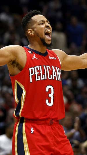 CJ McCollum celebra la victoria ante los Mavericks. GETTY IMAGES