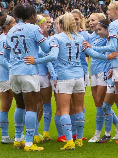 Fútbol femenino sin pantalones blancos por la menstruación | Relevo Fútbol femenino sin pantalones blancos por la menstruación | Relevo