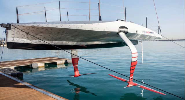 El Ineos bota su prototipo y renueva a Xabi Fernández