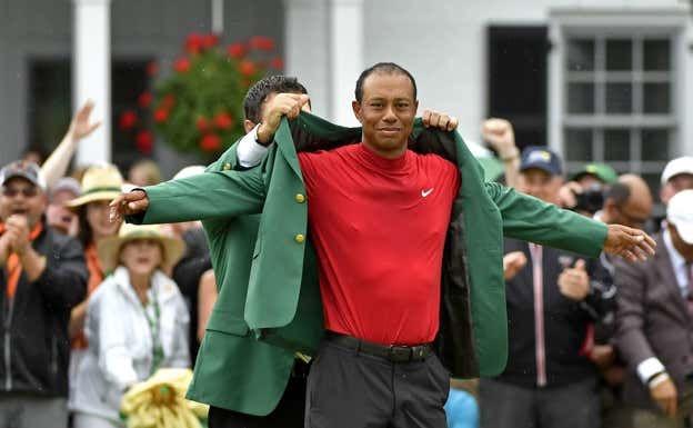 Tiger Woods con su última chaqueta verde, en 2019, momento en el que ganó su último Major.  GETTY