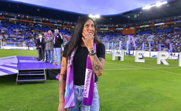 Jenni Hermoso, durante su presentación como jugadora del Pachucas.  Getty