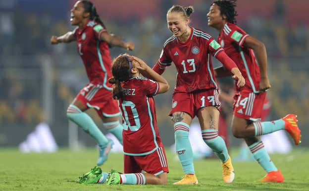 Las jugadoras de Colombia, visiblemente emocionadas, celebran su pase a la final del Mundial Sub-17.  Getty