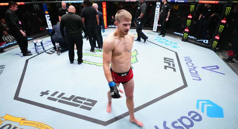 Arnold Allen, tras su victoria sobre Kattar en el UFC Vegas 63.