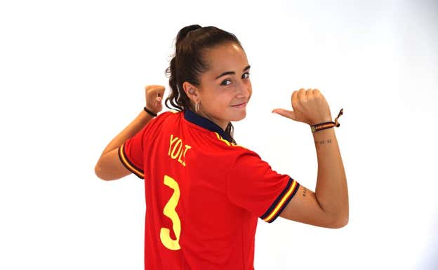 Yoli Sierra, con la camiseta que ha defendido España en el Mundial Sub-17 2022.  Getty Images
