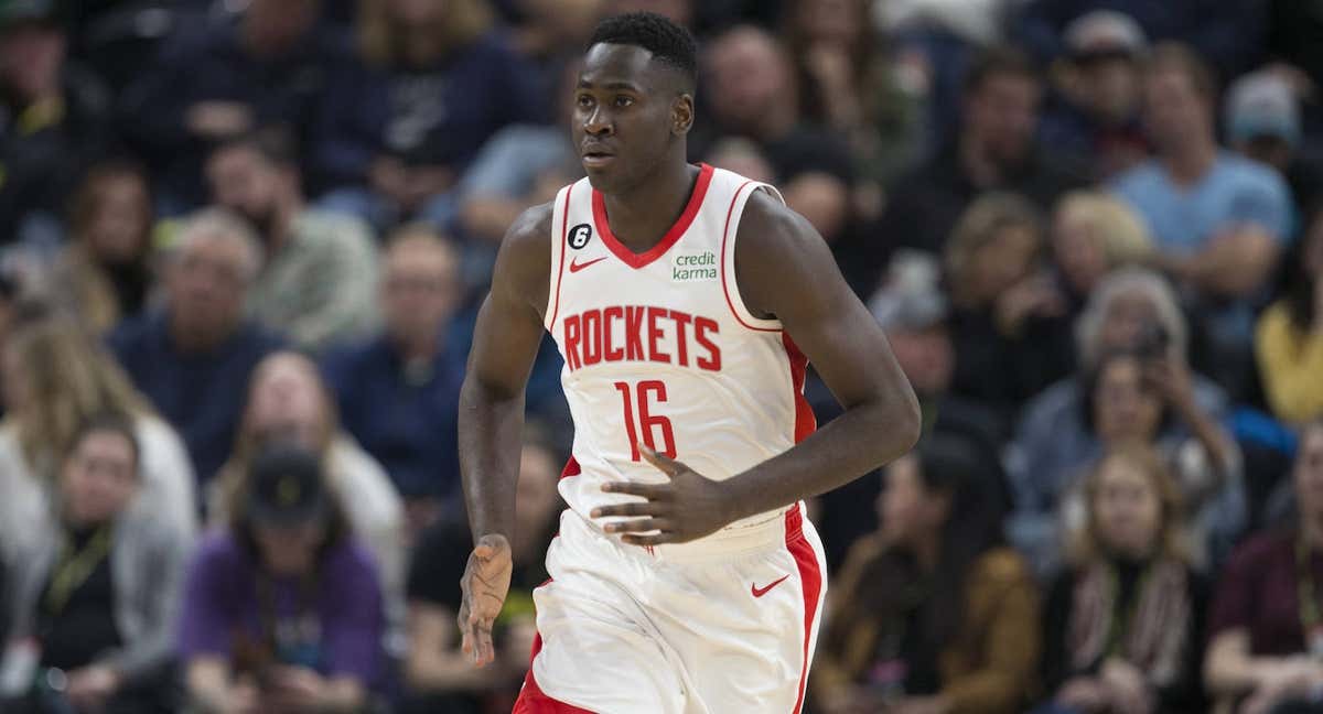 Usman Garuba durante el último partido de los Houston Rockets ante los Suns. /GETTY IMAGES