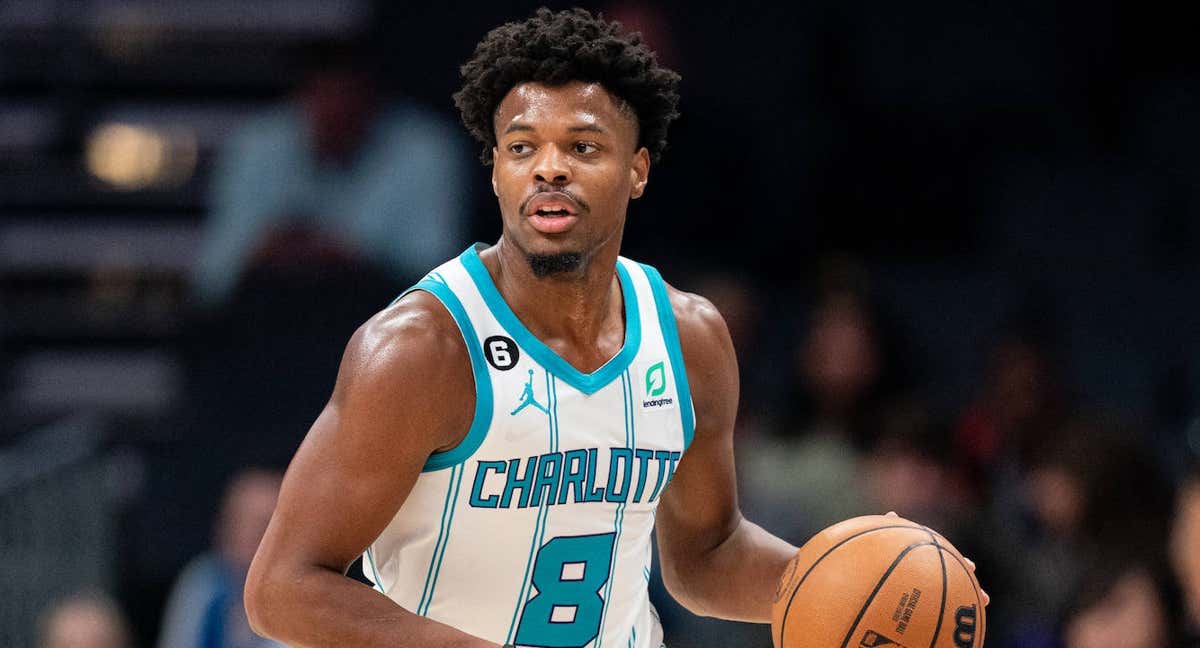 Dennis Smith Jr., con la camiseta de los Hornets en un partido de la presente temporada.