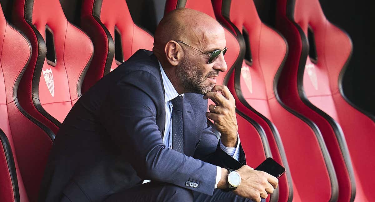 Monchi, en un partido reciente del Sevilla en Nervión./Getty