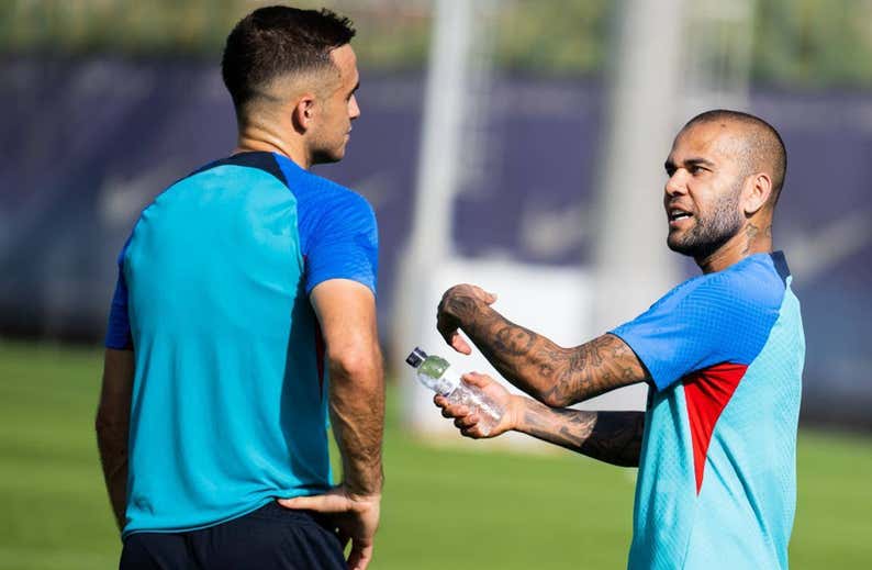 Dani Alves y su paso por el Barça Atlètic: charlas, consejos y muchas risas