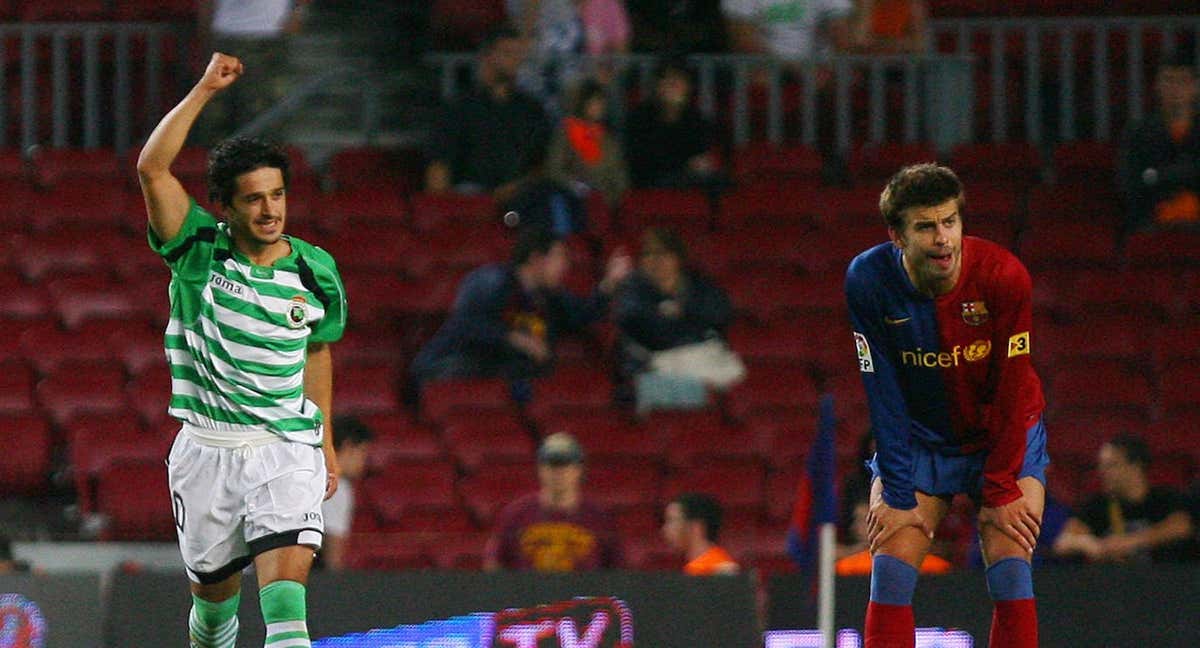 Gerard Piqué durante su debut con el Barcelona en LaLiga en 2008.