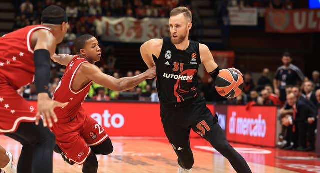 Dzanan Musa salva a Chus Mateo mientras el Baskonia vuela